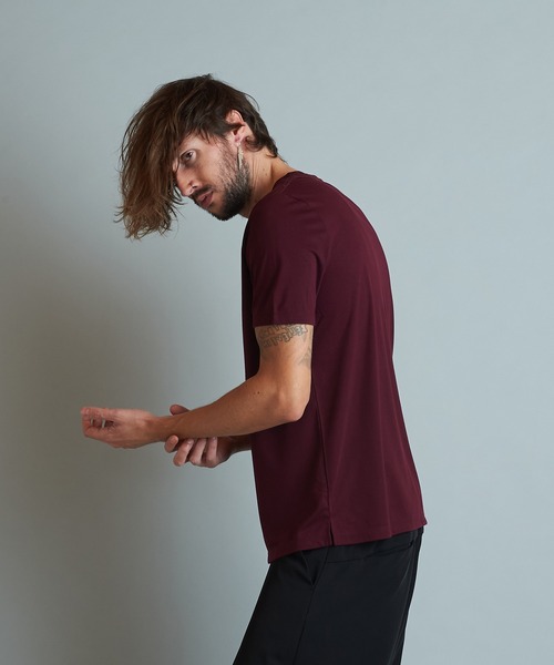 NO ID.（ノーアイディ）の「【NO ID.】Silket Smooth V-Neck T-Shirt / シルケット スムース Vネック Tシャツ（Tシャツ/カットソー・メンズ・ワイン/グレー/ホワイト/グリーン/ネイビー/ブラック・1/2）」の11枚目の写真