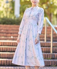 フリル付きウエストシャーリングフラワープリントカシュクールワンピース　ブルー フリル付きウエストシャーリングフラワープリントカシュクール