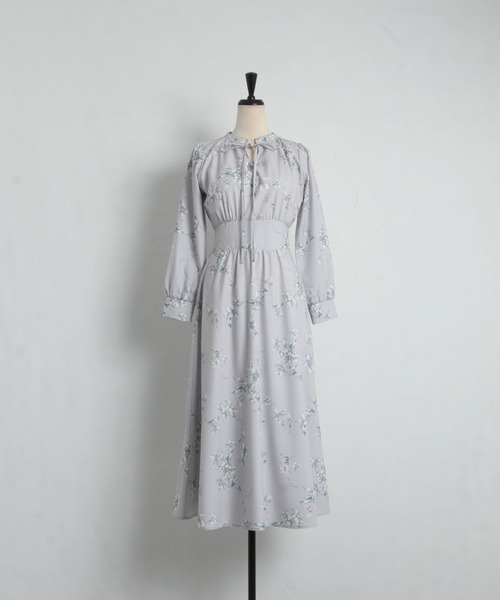 tocco closet（トッコ　クローゼット）の「リボン付きスタンドカラーフラワープリントワンピース（ワンピース・レディース・グレー系その他/ラベンダー・M）」の7枚目の写真