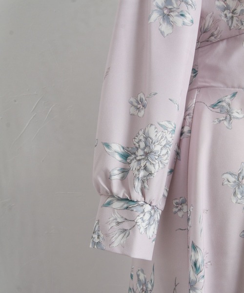 tocco closet（トッコ　クローゼット）の「リボン付きスタンドカラーフラワープリントワンピース（ワンピース・レディース・グレー系その他/ラベンダー・M）」の14枚目の写真