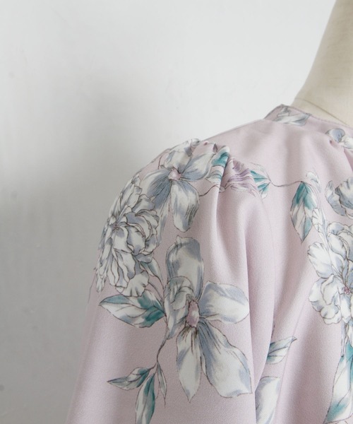 tocco closet（トッコ　クローゼット）の「リボン付きスタンドカラーフラワープリントワンピース（ワンピース・レディース・グレー系その他/ラベンダー・M）」の8枚目の写真