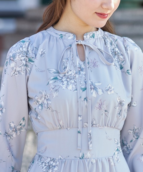 tocco closet（トッコ　クローゼット）の「リボン付きスタンドカラーフラワープリントワンピース（ワンピース・レディース・グレー系その他/ラベンダー・M）」の22枚目の写真