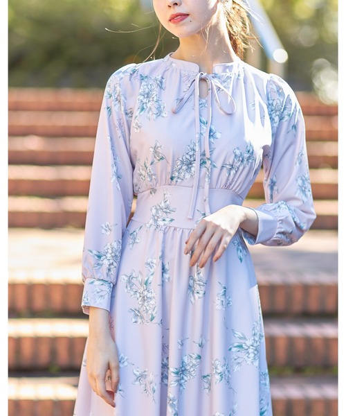 tocco closet（トッコ　クローゼット）の「リボン付きスタンドカラーフラワープリントワンピース（ワンピース・レディース・グレー系その他/ラベンダー・M）」の20枚目の写真