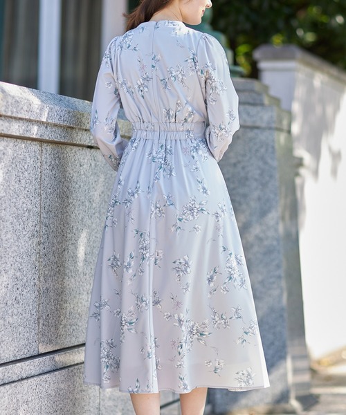tocco closet（トッコ　クローゼット）の「リボン付きスタンドカラーフラワープリントワンピース（ワンピース・レディース・グレー系その他/ラベンダー・M）」の3枚目の写真