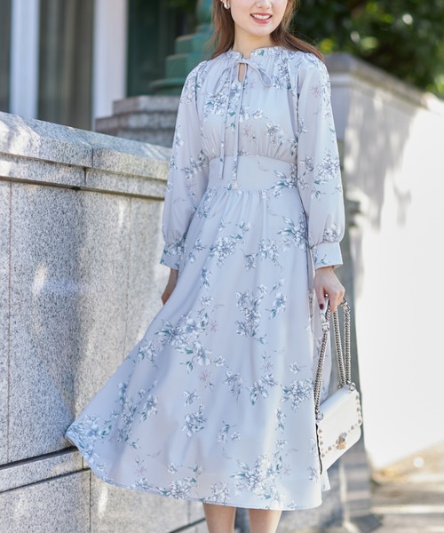 tocco closet（トッコ　クローゼット）の「リボン付きスタンドカラーフラワープリントワンピース（ワンピース・レディース・グレー系その他/ラベンダー・M）」の6枚目の写真