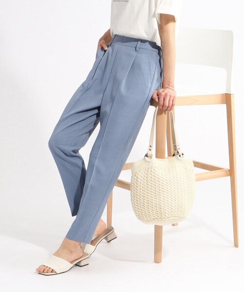 SHOO・LA・RUE(シューラルー)の「◆【美脚シルエット】上品見え テーパードパンツ(その他パンツ・レディース・ブラック/ライトベージュ/ライトブルー/ピンク系・01/03/10/02/05/04)」の3枚目の写真