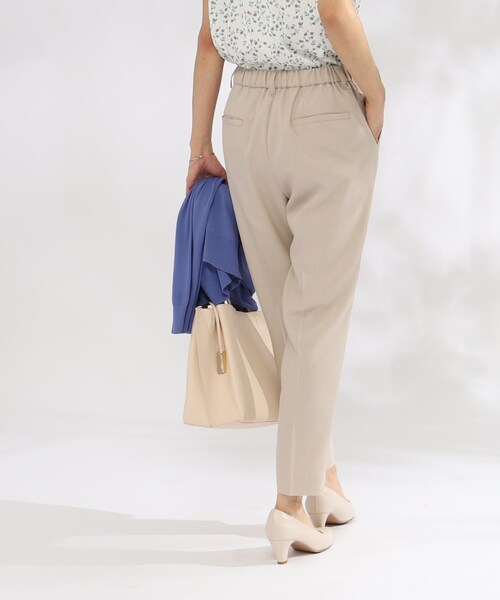 SHOO・LA・RUE(シューラルー)の「◆【美脚シルエット】上品見え テーパードパンツ(その他パンツ・レディース・ブラック/ライトベージュ/ライトブルー/ピンク系・01/03/10/02/05/04)」の16枚目の写真