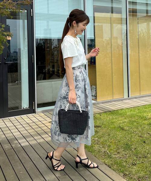 couture brooch(クチュールブローチ)の「◆【大人の甘さをプラス。】袖フレアリボンデザインT(Tシャツ/カットソー・レディース・ベージュ系2/ライトパープル/オフホワイト/チャコールグレー/ブラック系2・38/40/42)」の6枚目の写真