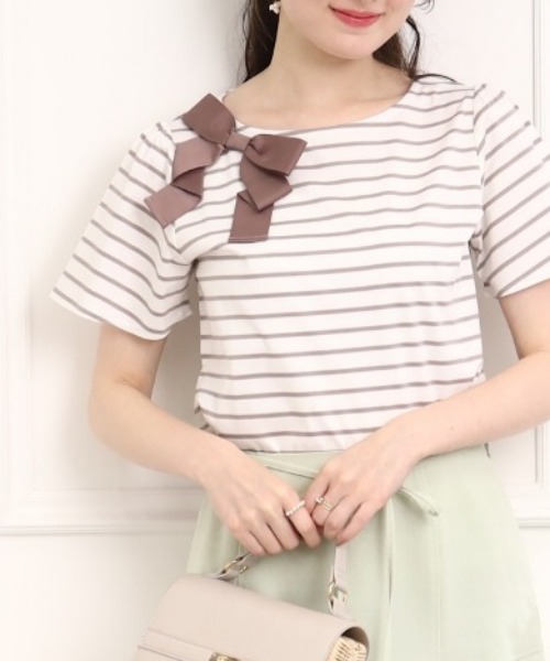 couture brooch(クチュールブローチ)の「◆【大人の甘さをプラス。】袖フレアリボンデザインT(Tシャツ/カットソー・レディース・ベージュ系2/ライトパープル/オフホワイト/チャコールグレー/ブラック系2・38/40/42)」の5枚目の写真