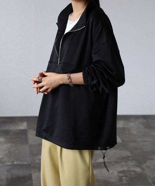 CREARE -LINO-(クレアーレリノ)の「ダンボール ビックシルエット スタンドカラー ハーフジップ アノラックシャツ <ユニセックス>(Tシャツ/カットソー・メンズ・ブラック/グレイッシュベージュ・L/M)」の4枚目の写真
