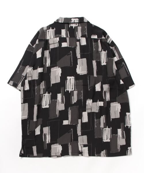 PLUS ONE(プラスワン)の「【PLUS ONE】総柄半袖シャツ(シャツ/ブラウス・メンズ・ブラック/ベージュ/ホワイト・XL/M/L)」の4枚目の写真