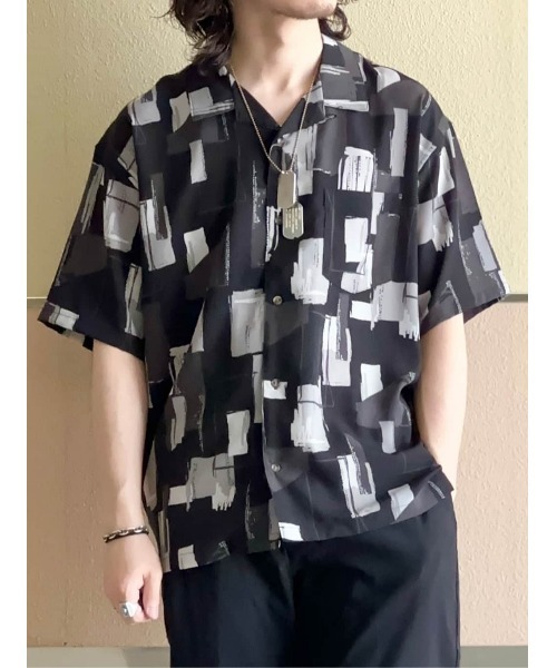 PLUS ONE(プラスワン)の「【PLUS ONE】総柄半袖シャツ(シャツ/ブラウス・メンズ・ブラック/ベージュ/ホワイト・XL/M/L)」の2枚目の写真