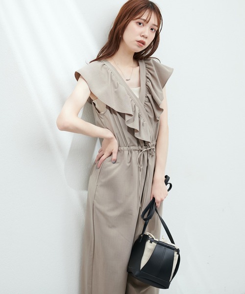 natural couture(ナチュラルクチュール)の「WEB限定カラーあり/カシュクールフリルサロペット(サロペット/オーバーオール・レディース・ブラック/モカ/その他1/その他2・FREE)」の19枚目の写真
