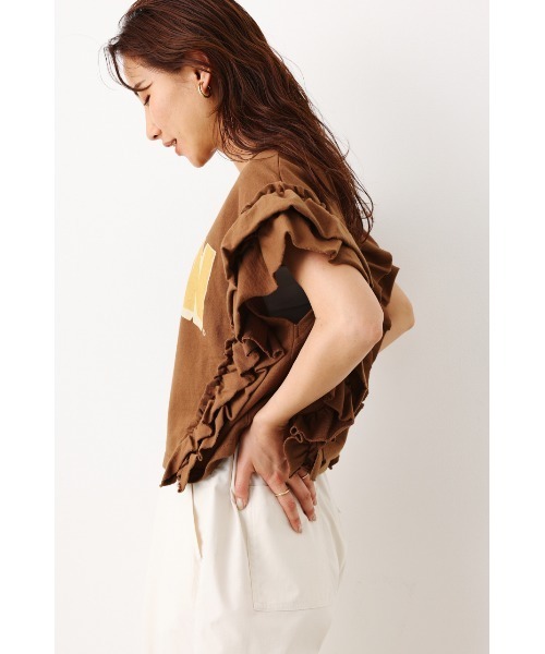 RODEO CROWNS WIDE BOWL（ロデオクラウンズワイドボウル）の「フリルスリーブSWトップス（Tシャツ/カットソー・レディース・ブラウン/グレー×ホワイト/レッド・FREE）」の4枚目の写真