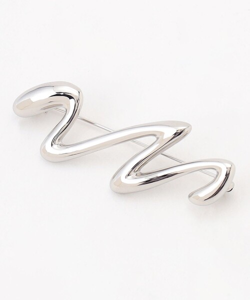 23区(ニジュウサンク)の「Vモチーフ ブローチ(ブローチ/コサージュ・レディース・シルバー系/ゴールド系・F)」の2枚目の写真