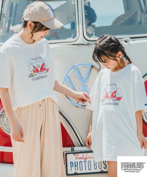PEANUTS（ピーナッツ）の「PEANUTS ｽﾇｰﾋﾟｰ/ﾌｫﾙｸｽﾜｰｹﾞﾝ ﾀﾞﾌﾞﾙﾈｰﾑｺﾗﾎﾞ 親子お揃いで着れる半袖Tシャツ（Tシャツ/カットソー・レディース・ホワイト系/ホワイト系1/ホワイト系2/ネイビー系/ブルー系/ピンク系/ホワイト/ブルー/ピンク/ネイビー・M/L/LL）」の20枚目の写真