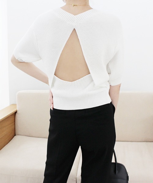 MODE ROBE（モードローブ）の「バックオープンデザインニット（Tシャツ/カットソー・レディース・ホワイト/ブラック/ベージュ・FREE）」の2枚目の写真