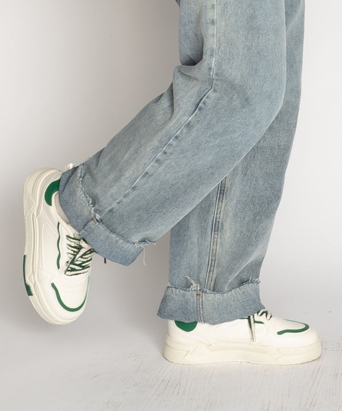 SVEC（シュベック）の「編み込みシューレース レースアップ ローカット 厚底スニーカー（スニーカー・レディース・ホワイト×レッド/ホワイト×グリーン/ホワイト×ブルー・35/36/37/38/39/40）」の2枚目の写真