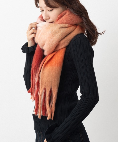emonique（エモニーク）の「ボリューム フリンジ大判マフラー ブロックチェック ふわふわざっくり（マフラー・レディース・その他7/その他9/その他6/その他1/その他2/その他5/その他4/その他8/その他3/その他10・FREE）」の5枚目の写真