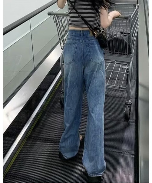 kirakiraShop(キラキラショップ)の「セミワイドクラッシュデニムパンツ(デニムパンツ・レディース・ブラック/ブルー・M/L/S)」の5枚目の写真
