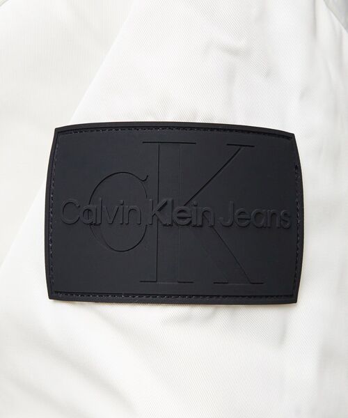 Calvin Klein（カルバン・クライン）の「リバーシブル シェルパ