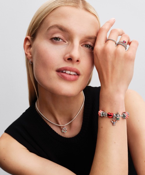 PANDORA(パンドラ)の「スパークリング ハギー フープ シルバー ピアス(ピアス(両耳用)・レディース・シルバー・FREE)」の18枚目の写真