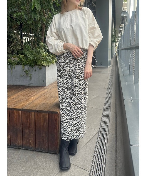 DAIS-Y(デイジー)の「クロップド丈ドロストナイロンプルオーバー(Tシャツ/カットソー・レディース・アイボリー/チャコール・FREE)」の7枚目の写真