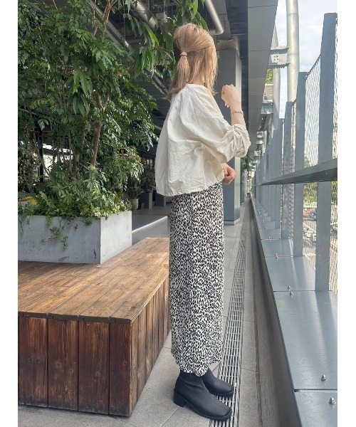 DAIS-Y(デイジー)の「クロップド丈ドロストナイロンプルオーバー(Tシャツ/カットソー・レディース・アイボリー/チャコール・FREE)」の8枚目の写真