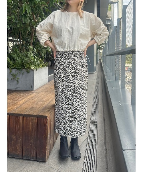 DAIS-Y(デイジー)の「クロップド丈ドロストナイロンプルオーバー(Tシャツ/カットソー・レディース・アイボリー/チャコール・FREE)」の9枚目の写真