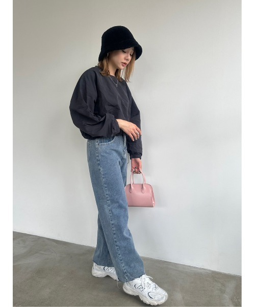 DAIS-Y(デイジー)の「クロップド丈ドロストナイロンプルオーバー(Tシャツ/カットソー・レディース・アイボリー/チャコール・FREE)」の18枚目の写真