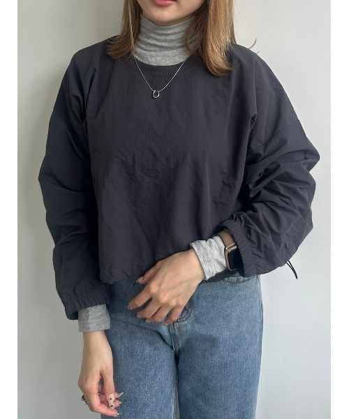 DAIS-Y(デイジー)の「クロップド丈ドロストナイロンプルオーバー(Tシャツ/カットソー・レディース・アイボリー/チャコール・FREE)」の19枚目の写真