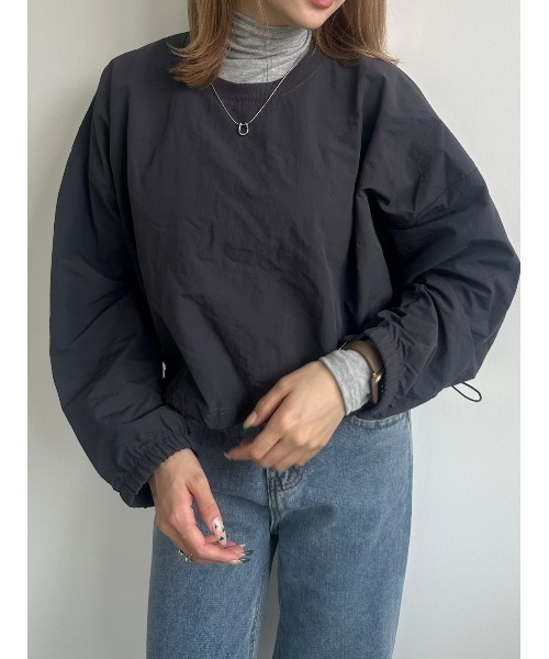 DAIS-Y(デイジー)の「クロップド丈ドロストナイロンプルオーバー(Tシャツ/カットソー・レディース・アイボリー/チャコール・FREE)」の21枚目の写真