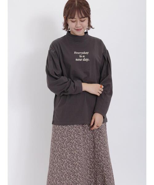 Samansa Mos2（サマンサ モスモス）の「【保湿】しっとり袖山タックハイネックTシャツ（Tシャツ/カットソー・レディース・オフホワイト/モカ/チャコールグレー・F）」の2枚目の写真