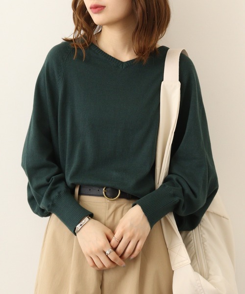 atONE（アットワン）の「atONE Vネックドルマン綿ニット プルオーバー セーター（ニット/セーター・レディース・ダークグリーン/グレイッシュベージュ/ブルー/杢グレー/ブラック/ネイビー/バーガンディー/ホワイト/マスタード・LL～3L/4L～5L/M～Ｌ）」の5枚目の写真