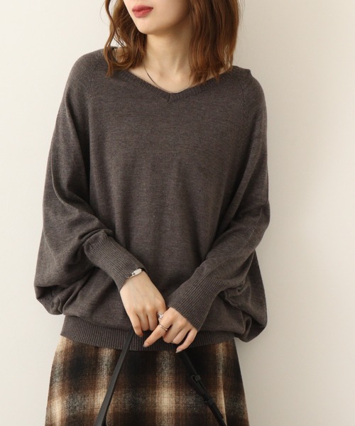 atONE（アットワン）の「atONE Vネックドルマン綿ニット プルオーバー セーター（ニット/セーター・レディース・ダークグリーン/グレイッシュベージュ/ブルー/杢グレー/ブラック/ネイビー/バーガンディー/ホワイト/マスタード・LL～3L/4L～5L/M～Ｌ）」の16枚目の写真