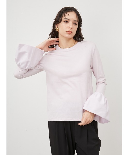 Mila Owen（ミラオーウェン）の「ベルスリーブドッキングカットソー