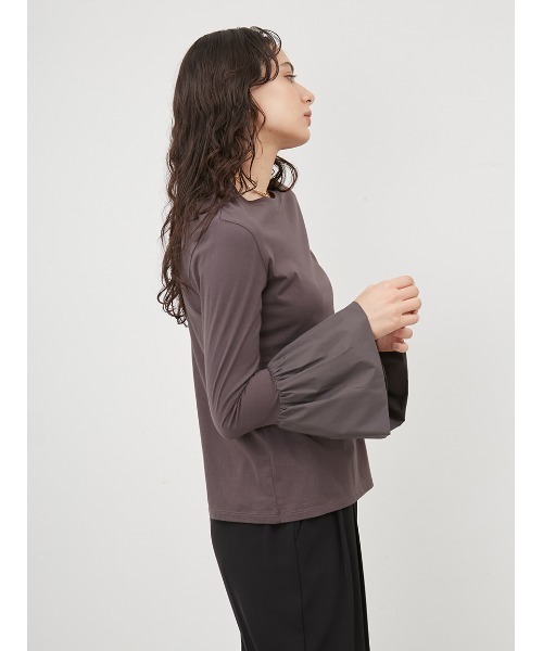 Mila Owen（ミラオーウェン）の「ベルスリーブドッキングカットソー