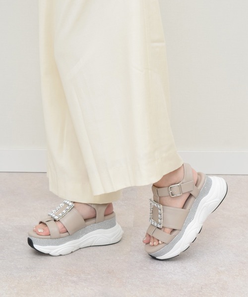 Bridget Birkin（ブリジットバーキン）の「【Bridget Birkin】スクエアビジューバックルスポーツサンダル(542128)（サンダル・レディース・ブラック/グレイッシュベージュ/ホワイト・S/M/L/LL）」の3枚目の写真