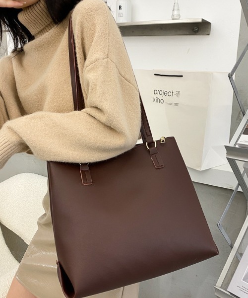 Per sist ence（パーシエンス）の「フェイクレザーシンプルA4トートバッグ（トートバッグ・レディース・ブラック/ダークブラウン/キャメル/ベージュ・FREE）」の2枚目の写真