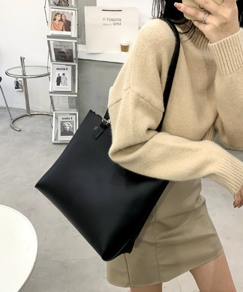 Per sist ence（パーシエンス）の「フェイクレザーシンプルA4トートバッグ（トートバッグ・レディース・ブラック/ダークブラウン/キャメル/ベージュ・FREE）」の11枚目の写真