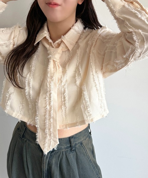 apres jour mignon(アプレジュールミニョン)の「ジャガードネクタイセットクロップドシャツ【ZOZOTOWN限定アイテム】(シャツ/ブラウス・レディース・アイボリー/ライトパープル/ブラック・フリー/X-LARGE)」の4枚目の写真