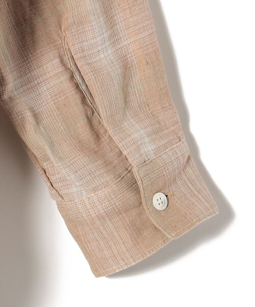 SHIPS Days(シップスデイズ)の「【SHIPS DAYS別注】UNDYED: ダブルガーゼ チェック バンドカラー シャツ(シャツ/ブラウス・メンズ・ライトブラウン/カーキ・2/95)」の5枚目の写真