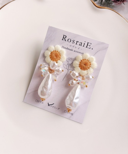 tone(トーン)の「【RosraiE】フラワーモチーフ バロックドロップパール イヤリング(MA)(イヤリング・レディース・イエロー/アイボリー・FREE)」の11枚目の写真