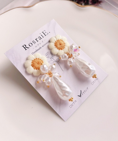tone(トーン)の「【RosraiE】フラワーモチーフ バロックドロップパール イヤリング(MA)(イヤリング・レディース・イエロー/アイボリー・FREE)」の10枚目の写真