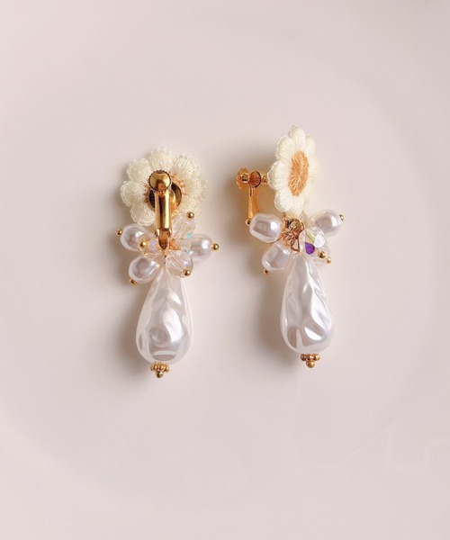 tone(トーン)の「【RosraiE】フラワーモチーフ バロックドロップパール イヤリング(MA)(イヤリング・レディース・イエロー/アイボリー・FREE)」の9枚目の写真