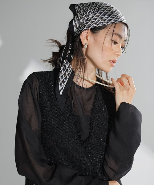 23区(ニジュウサンク)の「Ratti コラージュプリント スカーフ(バンダナ/スカーフ・レディース・ダークブラウン系5/ブルー系5・F)」の3枚目の写真