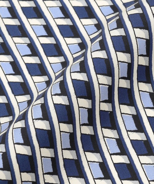 23区(ニジュウサンク)の「Ratti コラージュプリント スカーフ(バンダナ/スカーフ・レディース・ダークブラウン系5/ブルー系5・F)」の12枚目の写真