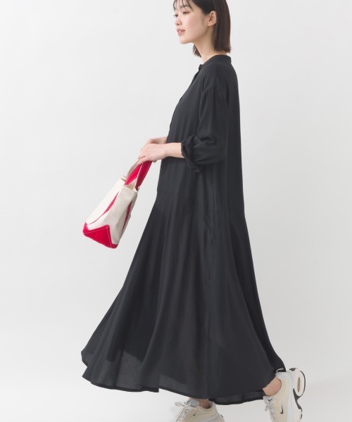 OMNES（オムネス）の「レーヨンバンドカラー裾フレアワンピース（ワンピース・レディース・ブラック/ブラック系その他/ブラウン系その他/ベージュ系その他/ブラック系その他2/モカ/ホワイト系その他/ブラック系その他4/ブルー系その他/ブルー・FREE/MEDIUM/LARGE）」の12枚目の写真