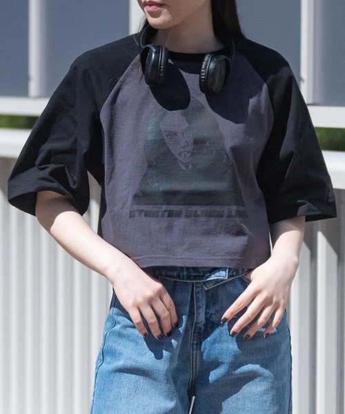 JOHN'S CLOSET(ジョンズクローゼット)の「【t】〔STARTER BLACK LABEL〕ショート丈 ラグラン/リンガー 半袖 プリントTシャツ(Tシャツ/カットソー・レディース・ブラック系1/ホワイト系4/ホワイト系1/アイボリー/ホワイト系2/チャコールグレー/ホワイト系3/クリーム・LARGE/MEDIUM)」の1枚目の写真