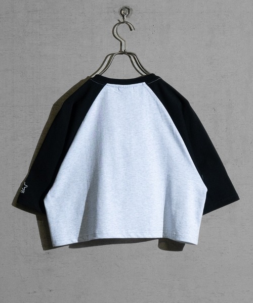JOHN'S CLOSET(ジョンズクローゼット)の「【t】〔STARTER BLACK LABEL〕ショート丈 ラグラン/リンガー 半袖 プリントTシャツ(Tシャツ/カットソー・レディース・ブラック系1/ホワイト系4/ホワイト系1/アイボリー/ホワイト系2/チャコールグレー/ホワイト系3/クリーム・LARGE/MEDIUM)」の11枚目の写真